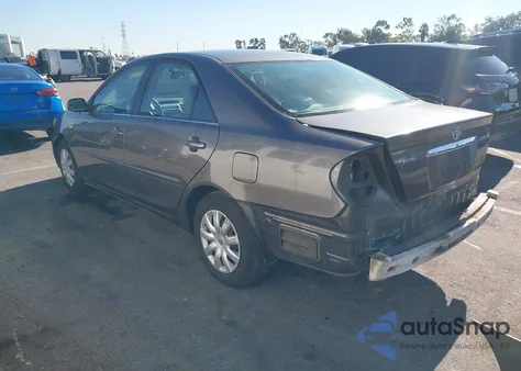 2005 Toyota Camry Le z USA, uszkodzony, nr VIN 4T1BE30K55U546429